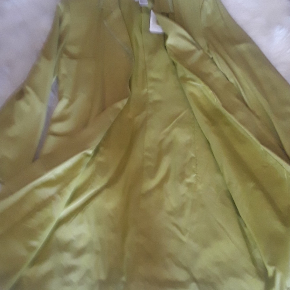 Coat   (NEW) - Picture 2 of 4